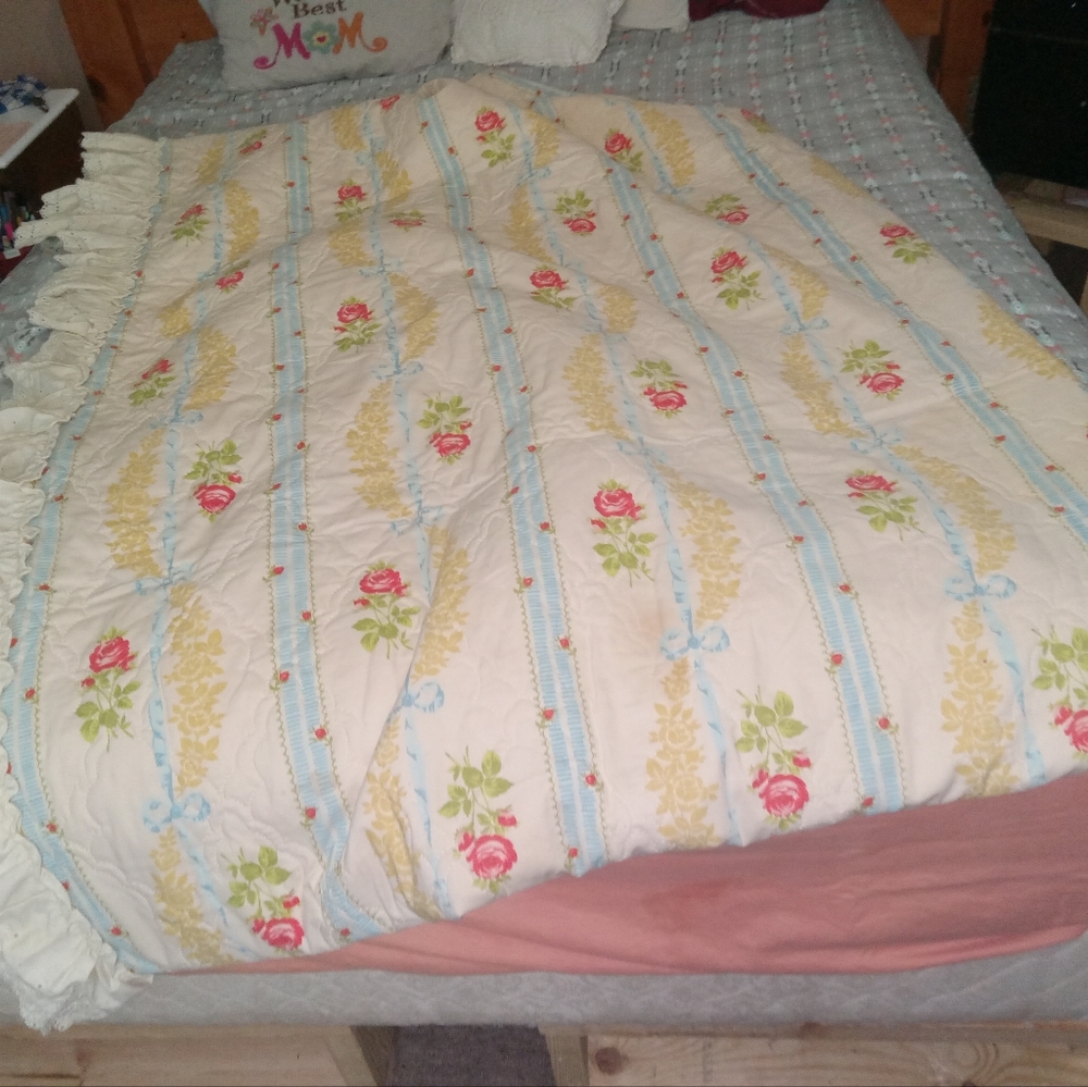 Vintage 70"s Bedspread --OFFWHITE WITH  FLOWERS